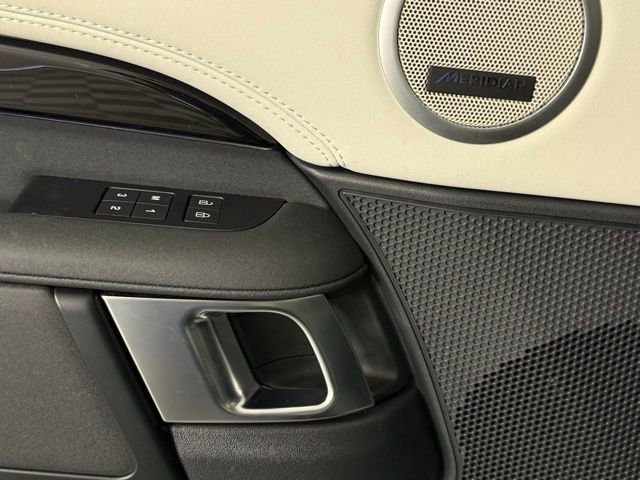 Certified 2025 Land Rover Discovery S image 14