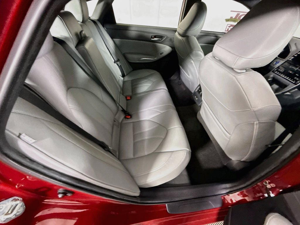 Certified 2021 Toyota Avalon XLE w/ Moonroof Package FWD image 29