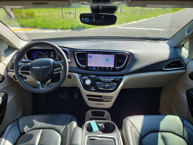 Used 2022 Chrysler Pacifica Touring-L AWD/4WD image 12