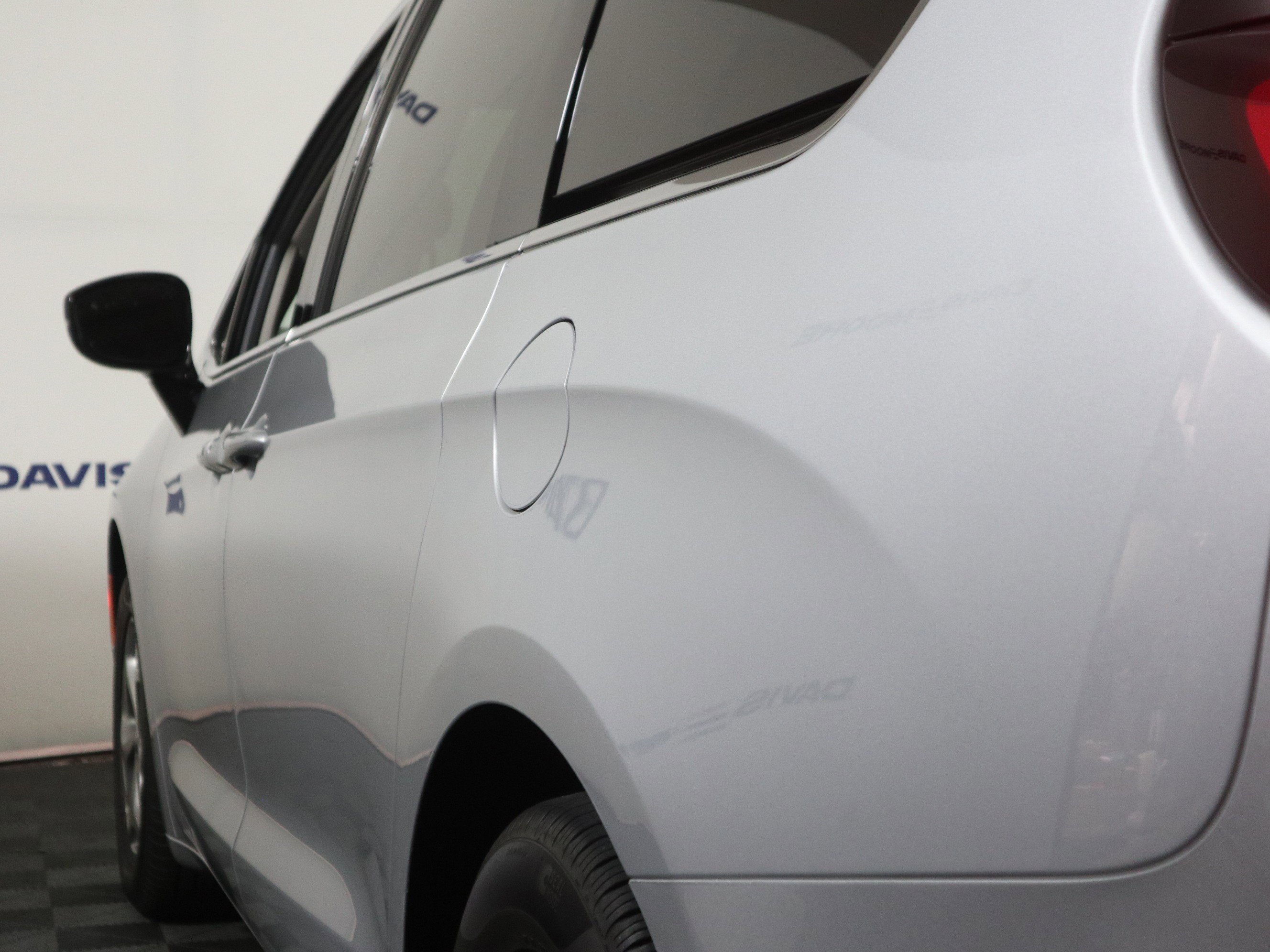 Used 2024 Chrysler Pacifica Limited image 10