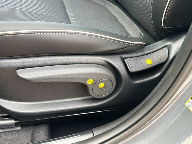 New 2026 Hyundai Venue SEL FWD image 19