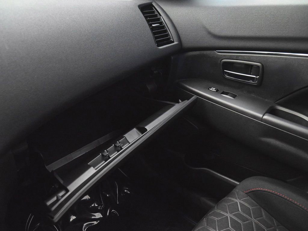 Used 2025 Mitsubishi Outlander Sport LE image 15