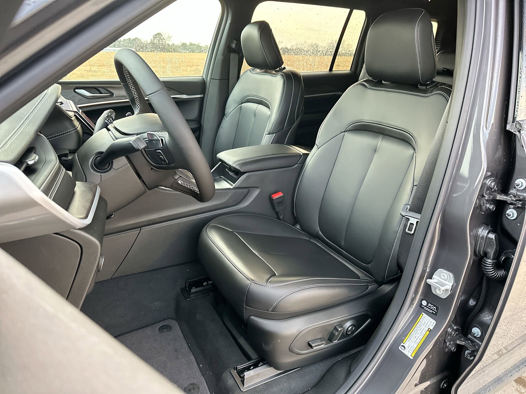 New 2025 Jeep Grand Cherokee L Limited w/ Black Appearance Package AWD/4WD image 11