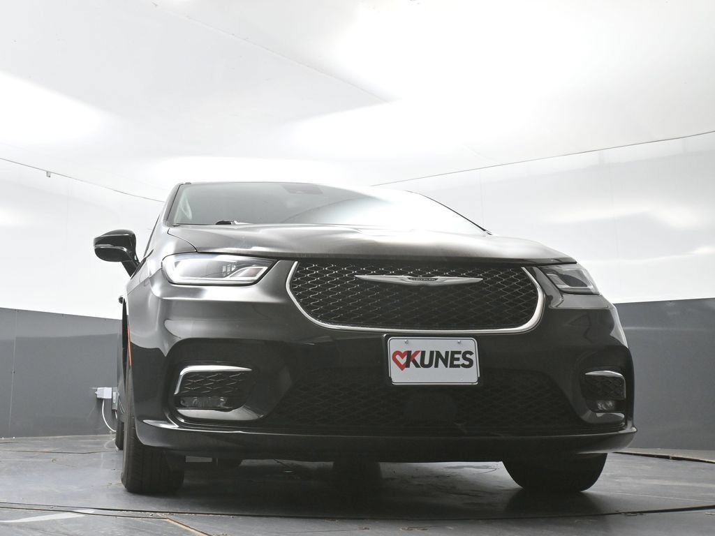 Used 2024 Chrysler Pacifica Touring-L FWD image 59