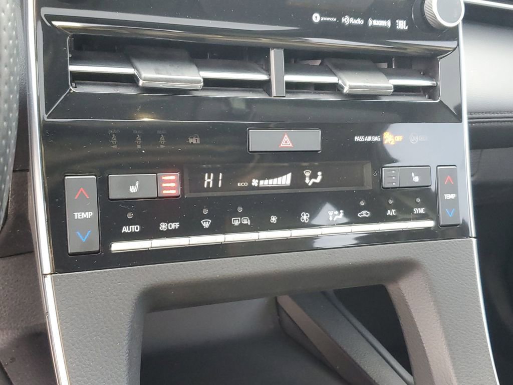 Used 2022 Toyota Avalon XSE image 15