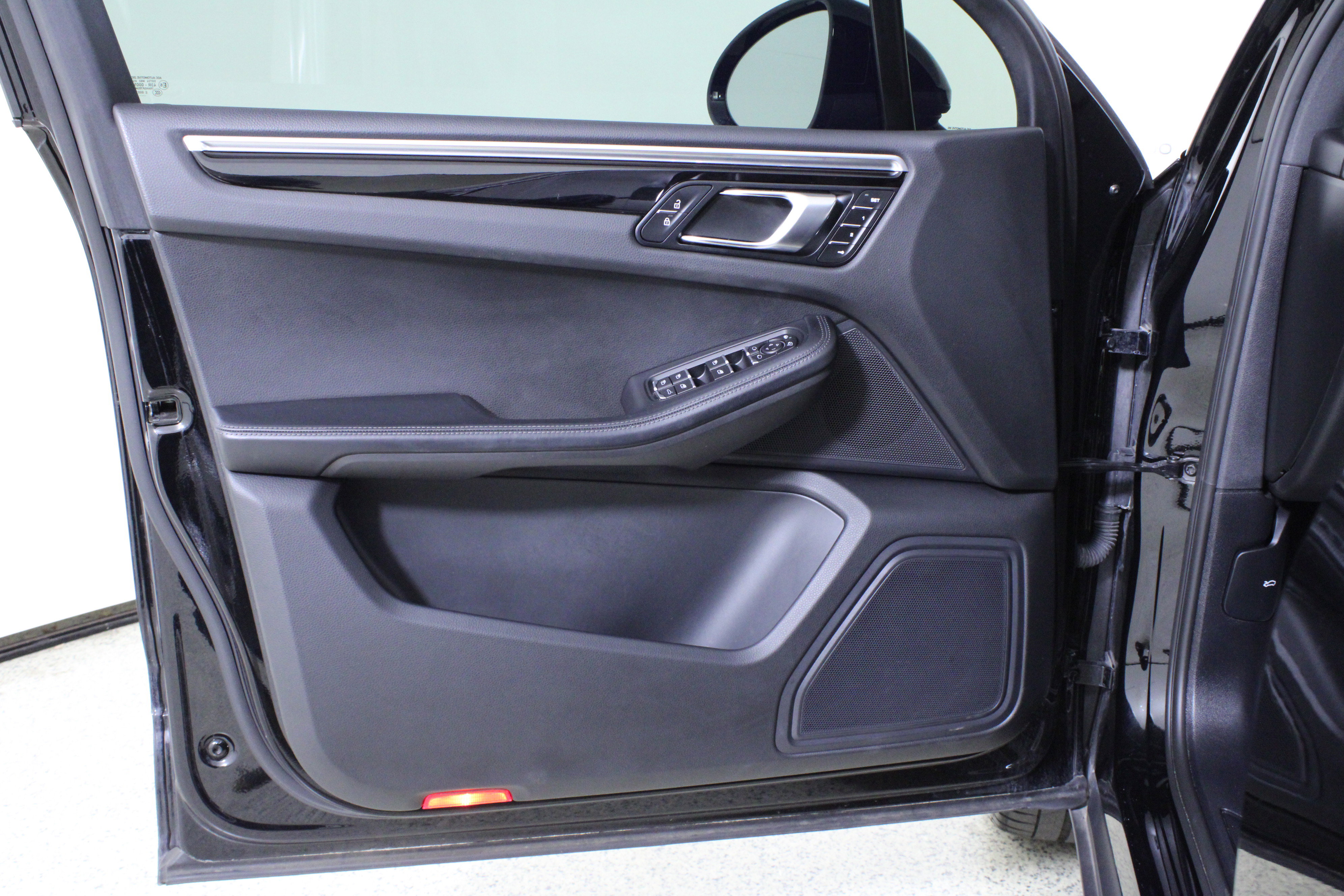 Used 2020 Porsche Macan image 19