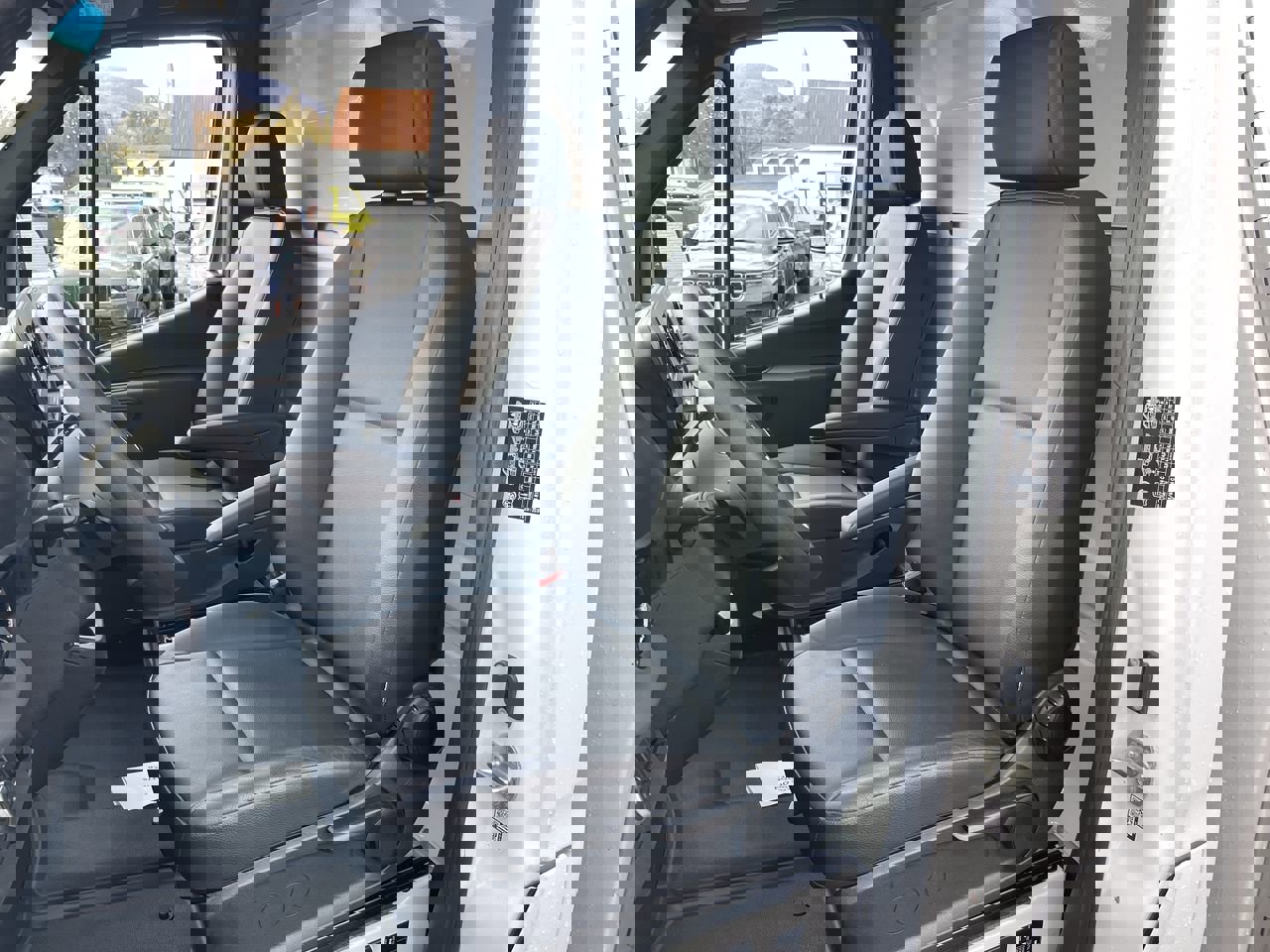 Used 2023 Mercedes-Benz Sprinter 3500 w/ Acoustic Package image 27