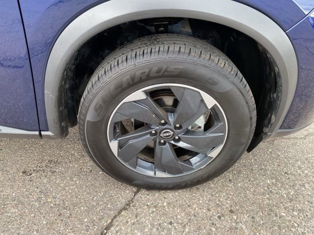 Used 2025 Nissan Rogue SV AWD/4WD image 15