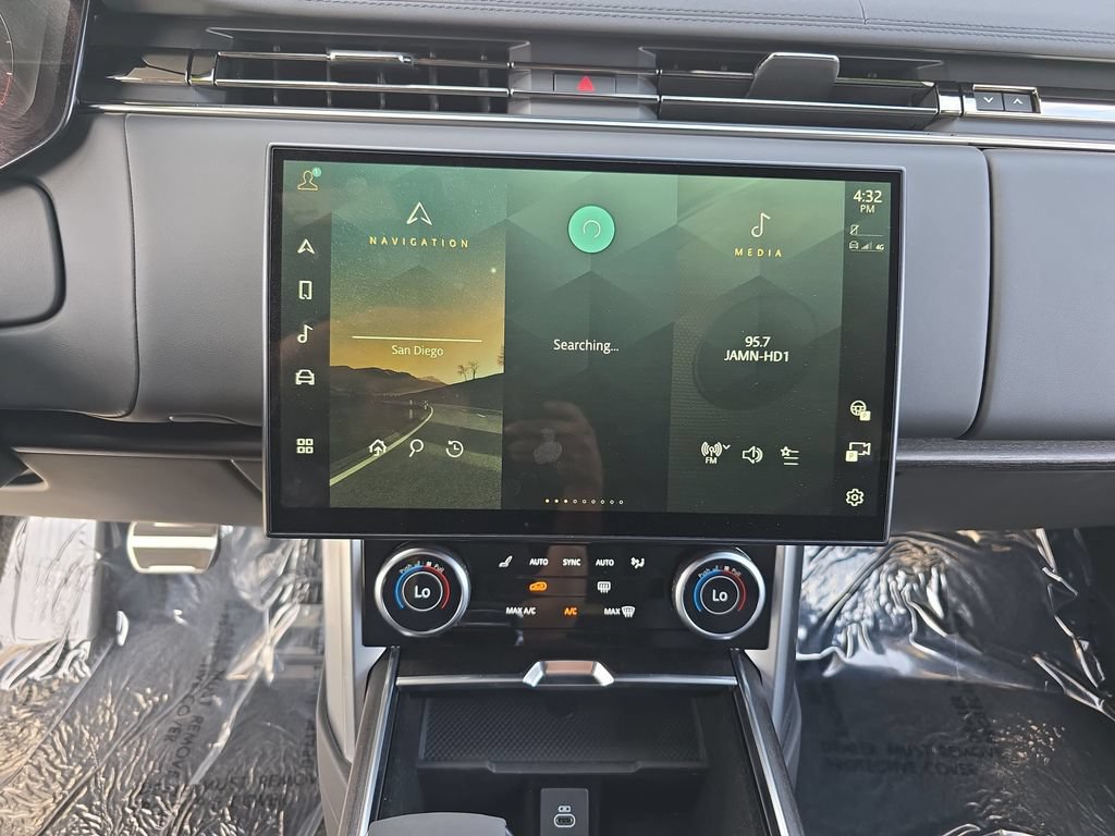 Certified 2023 Land Rover Range Rover Long Wheelbase SE AWD/4WD image 22