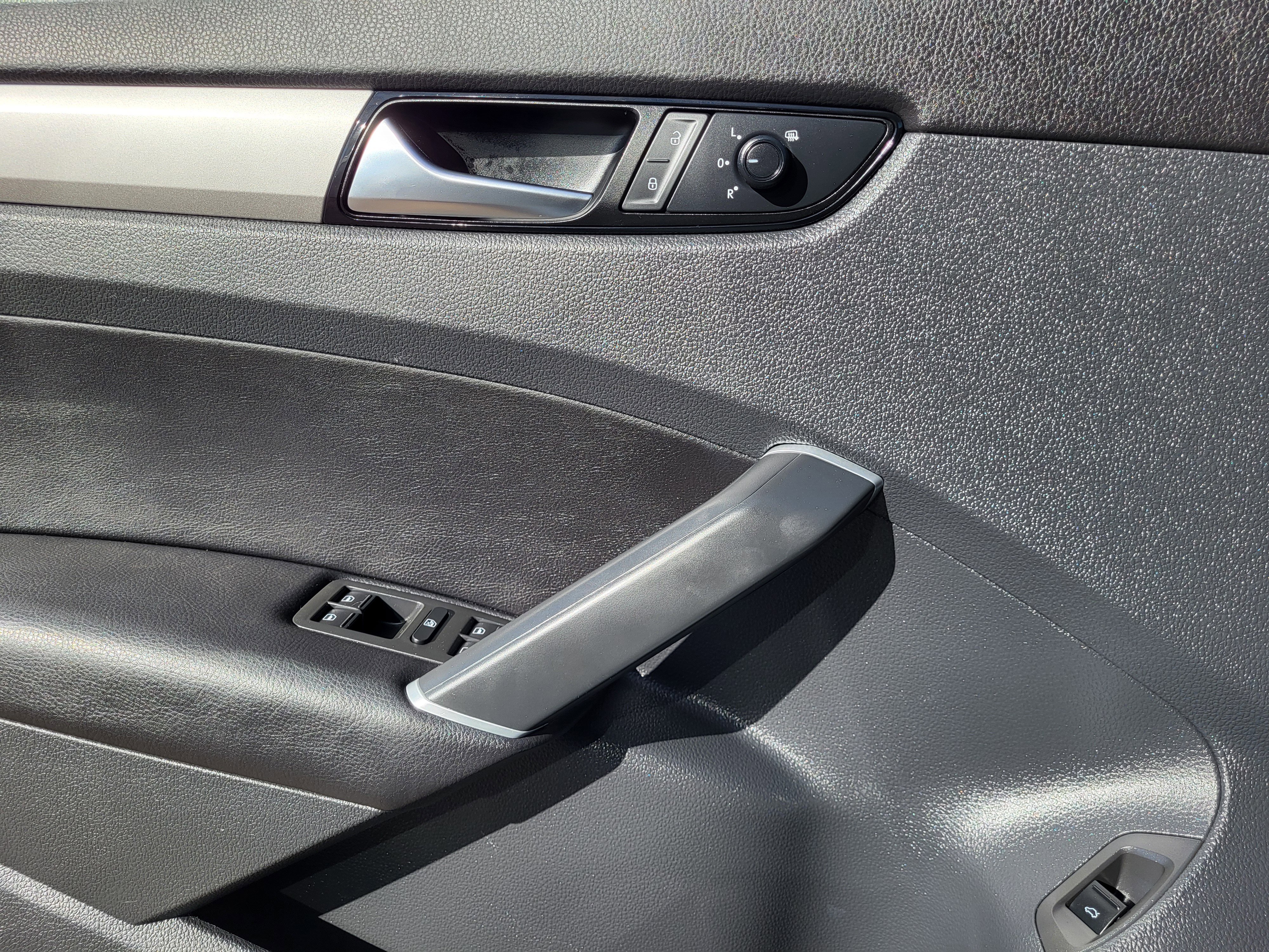 Used 2020 Volkswagen Passat 2.0T SE image 6