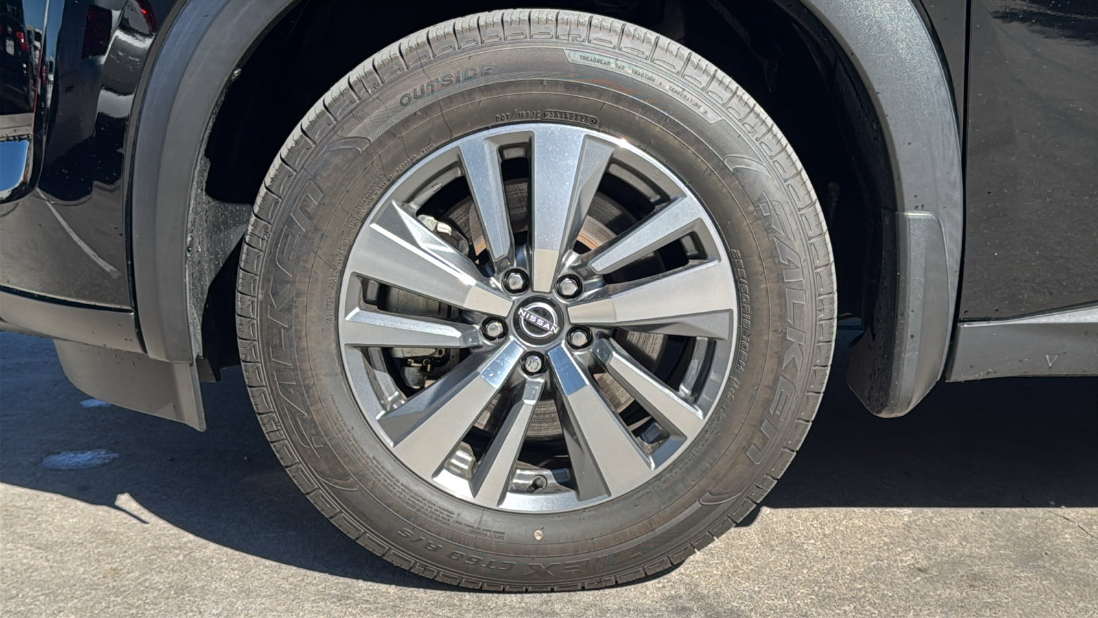 Used 2023 Nissan Pathfinder SL w/ Black Appearance Package image 33