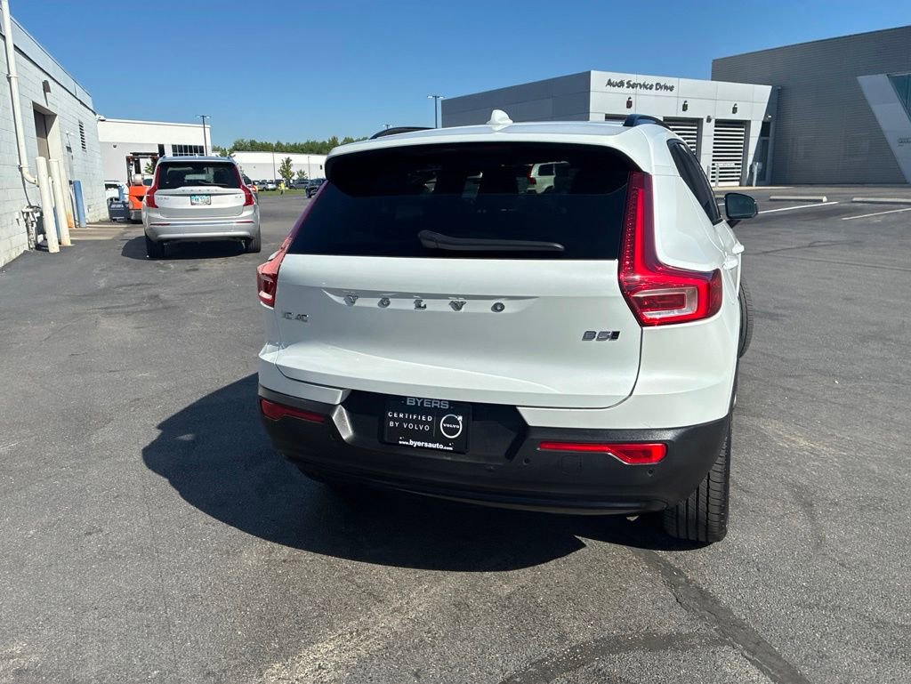 Used 2026 Volvo XC40 B5 Plus AWD/4WD image 4