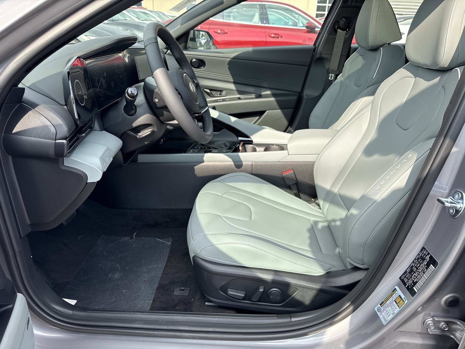 New 2025 Hyundai Elantra Limited image 10