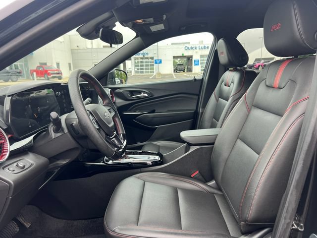 Used 2024 Chevrolet Trax RS w/ Sunroof Package FWD image 4