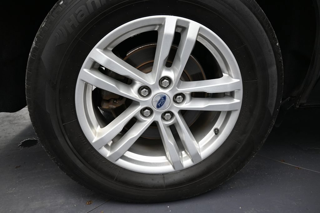 Used 2023 Ford Explorer XLT AWD/4WD image 35
