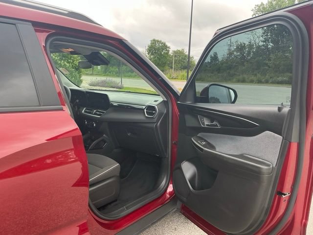 Used 2024 Chevrolet TrailBlazer LT w/ Driver Confidence Package FWD image 17