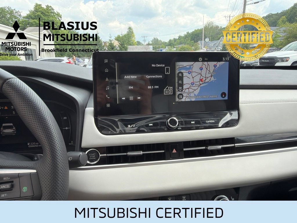 Used 2025 Mitsubishi Outlander AWD image 21
