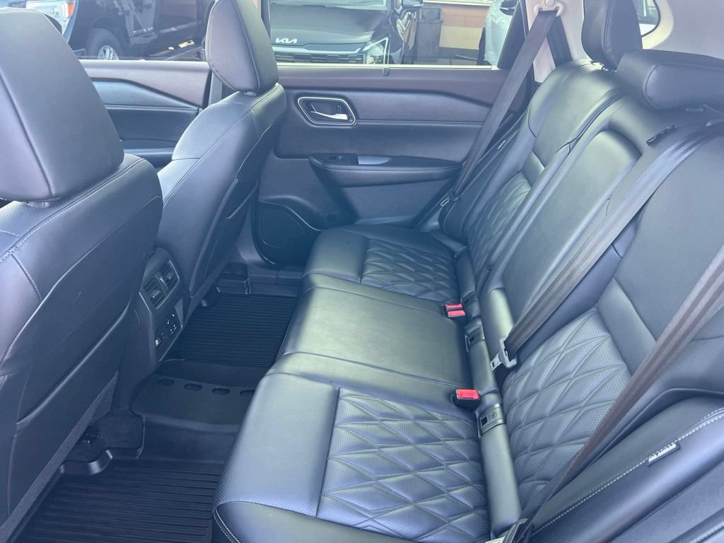 Certified 2023 Nissan Rogue Platinum w/ Platinum Premium Package AWD/4WD image 9