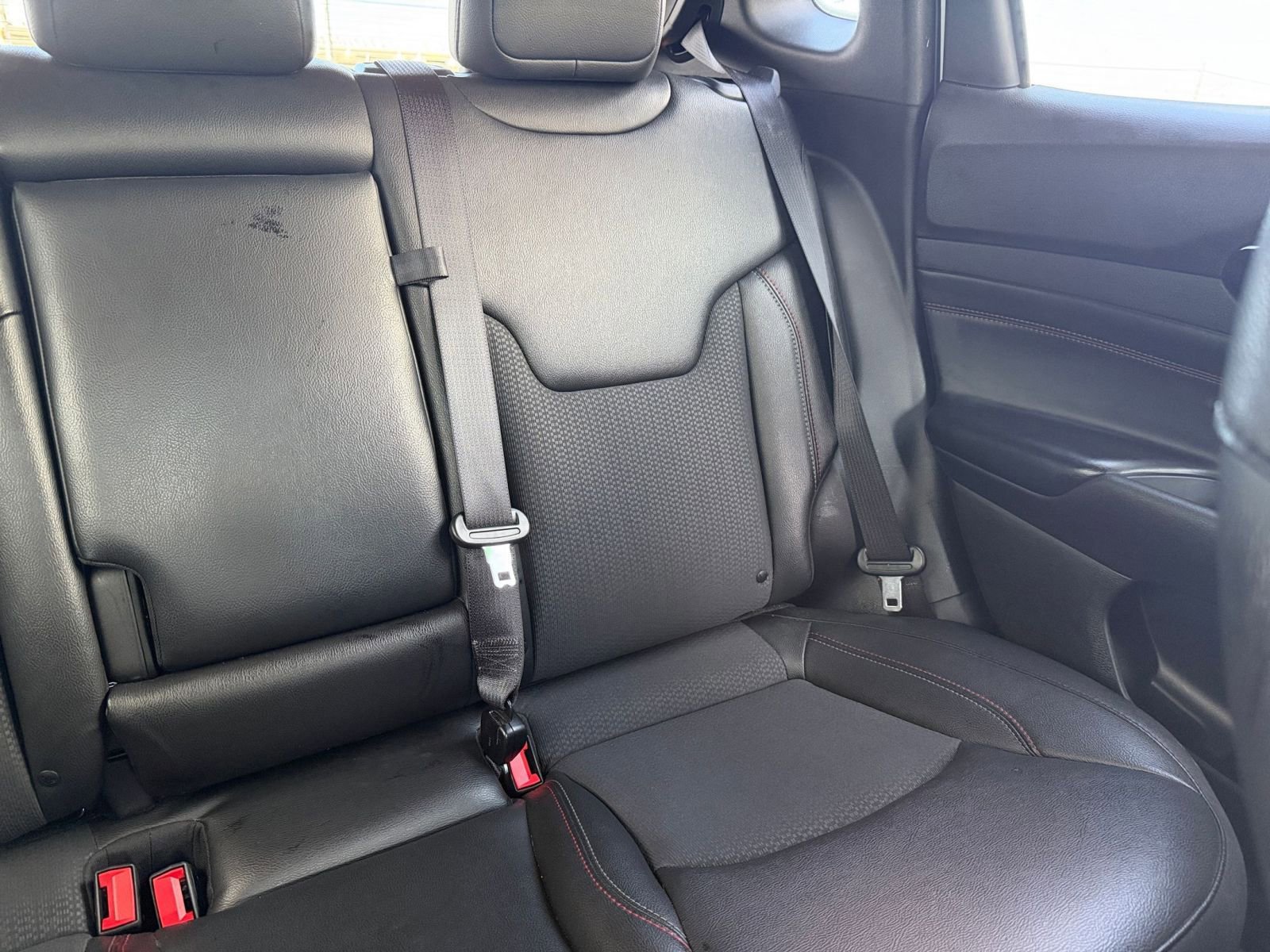 Used 2025 Jeep Compass Trailhawk AWD/4WD image 36