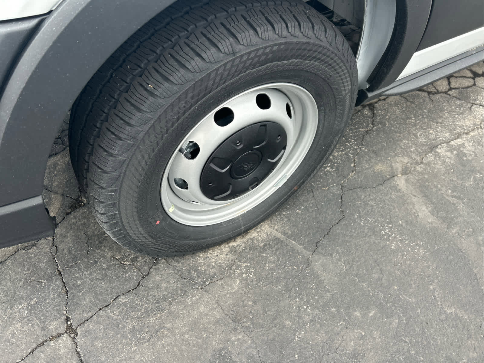 New 2026 Ford Transit 250 148 Medium Roof w/ Load Area Protection Package RWD image 4