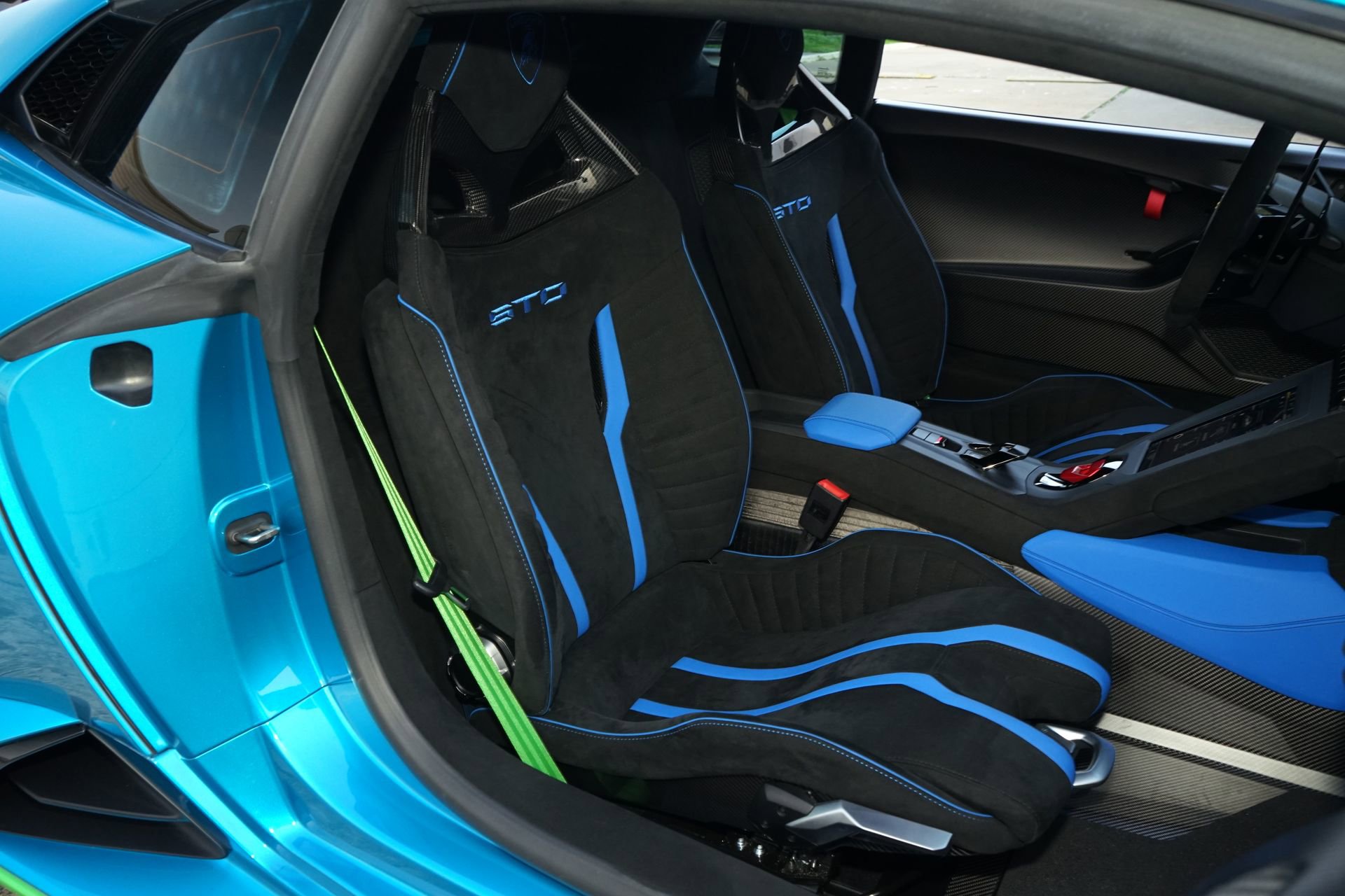 Used 2022 Lamborghini Huracan STO image 15