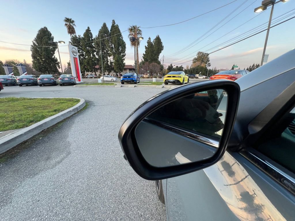 Certified 2025 Nissan Sentra SR image 36