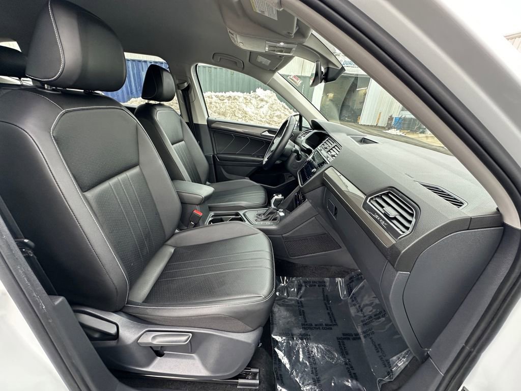 Used 2024 Volkswagen Tiguan SE image 24