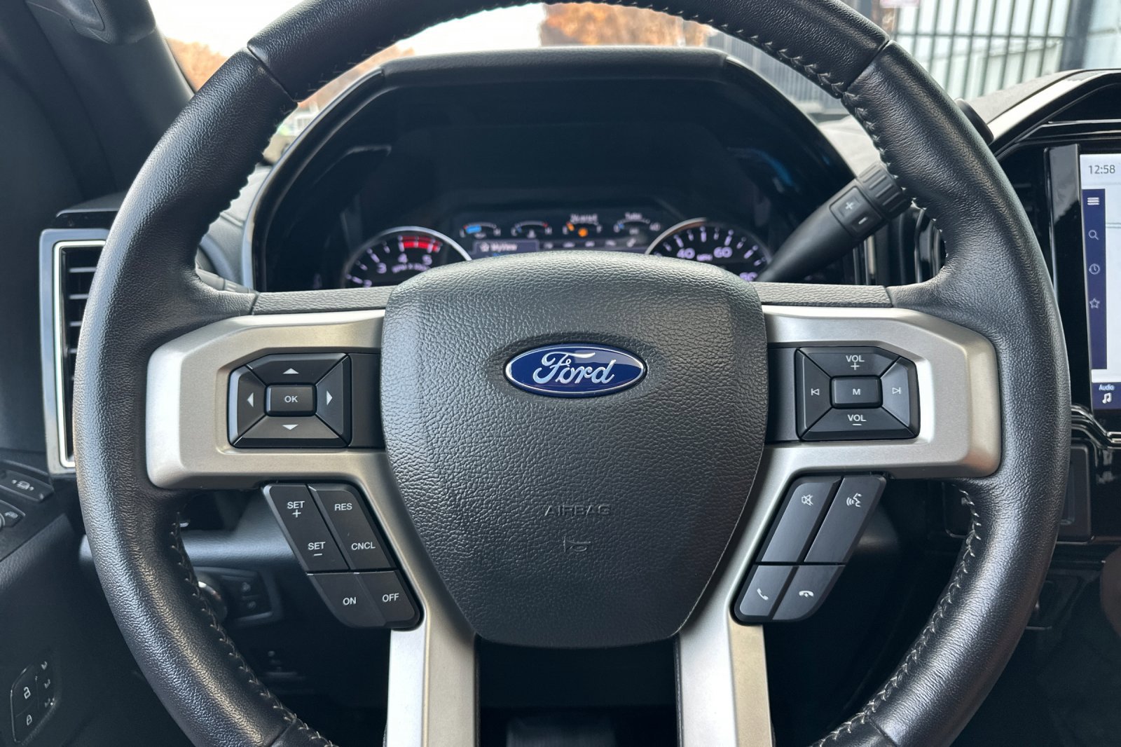 Used 2022 Ford F250 Lariat w/ Black Appearance Package image 23