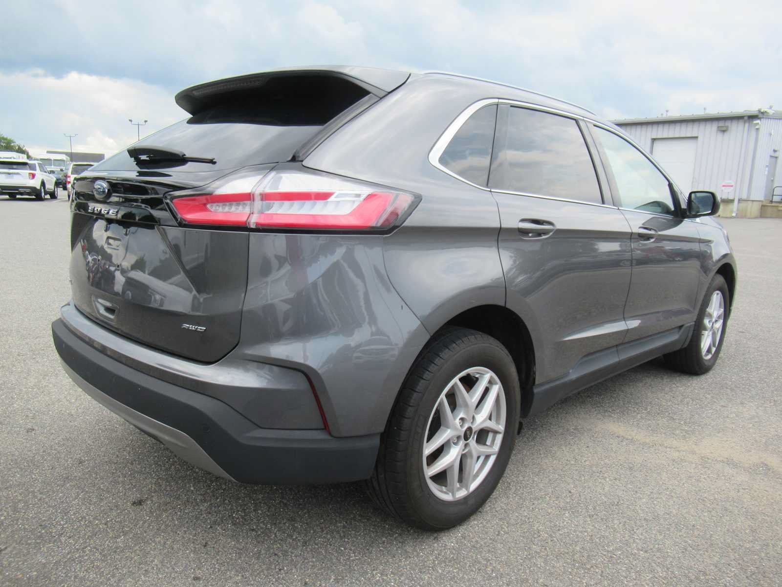 Used 2023 Ford Edge SEL AWD/4WD image 5