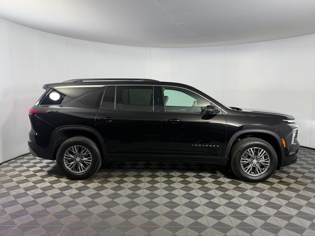 Used 2026 Chevrolet Traverse LT w/ Driver Confidence Package FWD image 5
