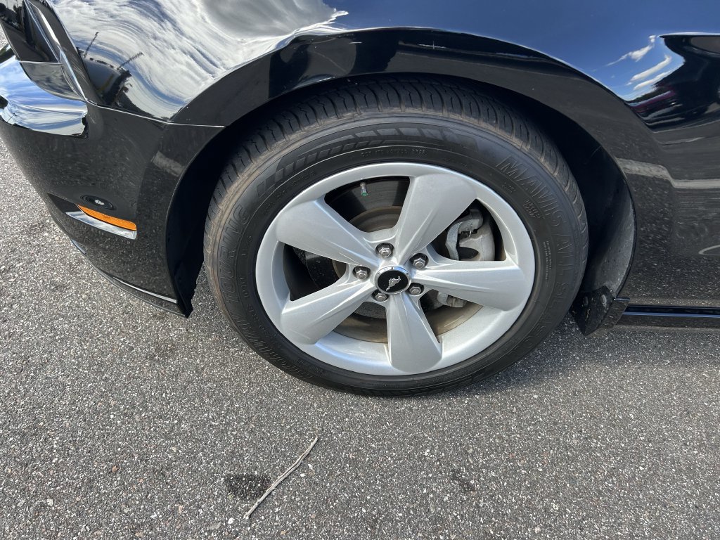 Used 2014 Ford Mustang GT RWD image 9
