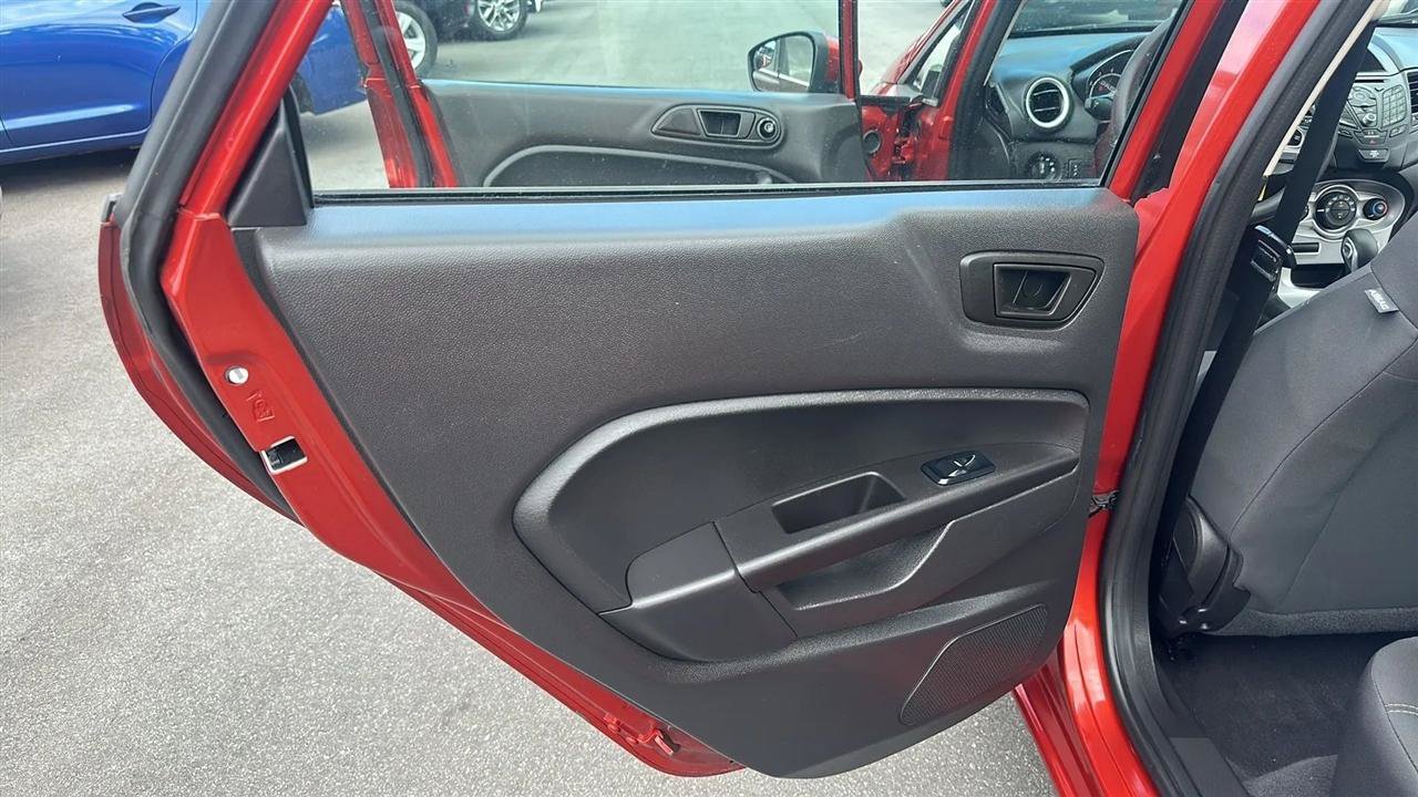 Used 2018 Ford Fiesta SE FWD image 26