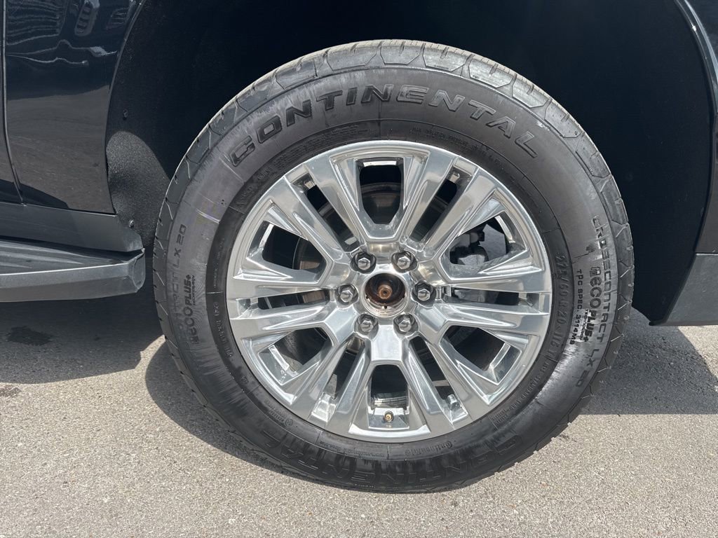 Used 2025 GMC Yukon XL Denali AWD/4WD image 31