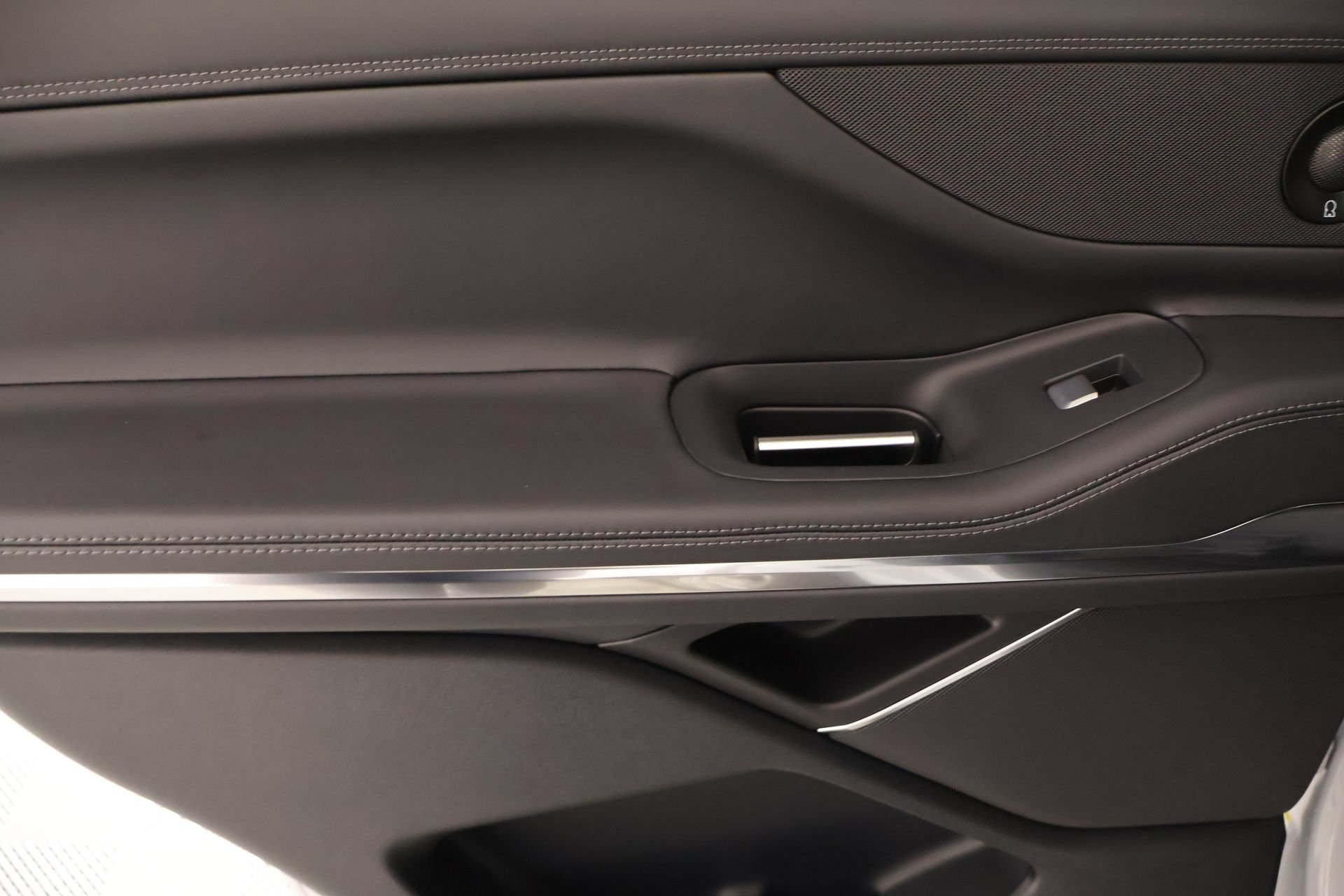 New 2026 Lincoln Navigator Premiere AWD/4WD image 17