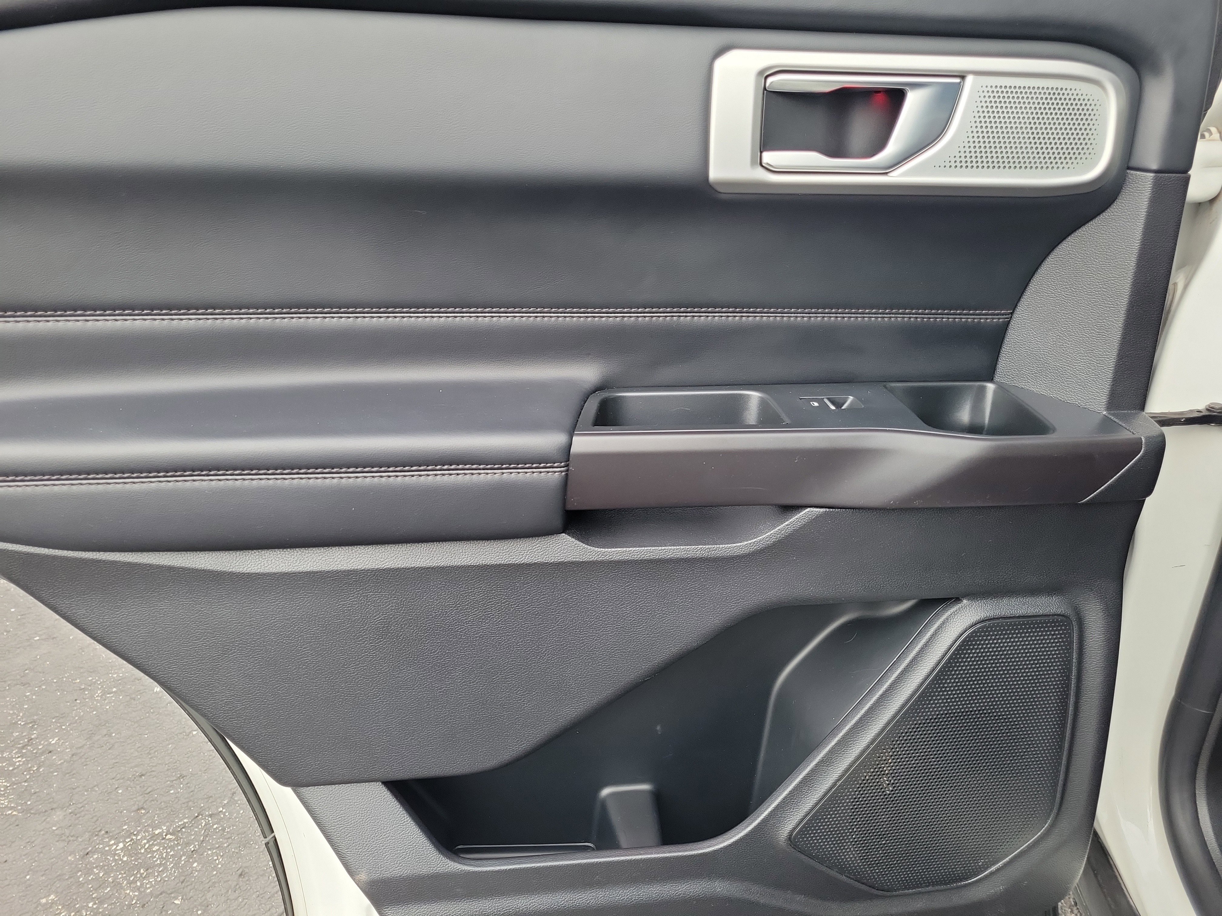 Used 2020 Ford Explorer Platinum w/ Premium Technology Package image 19