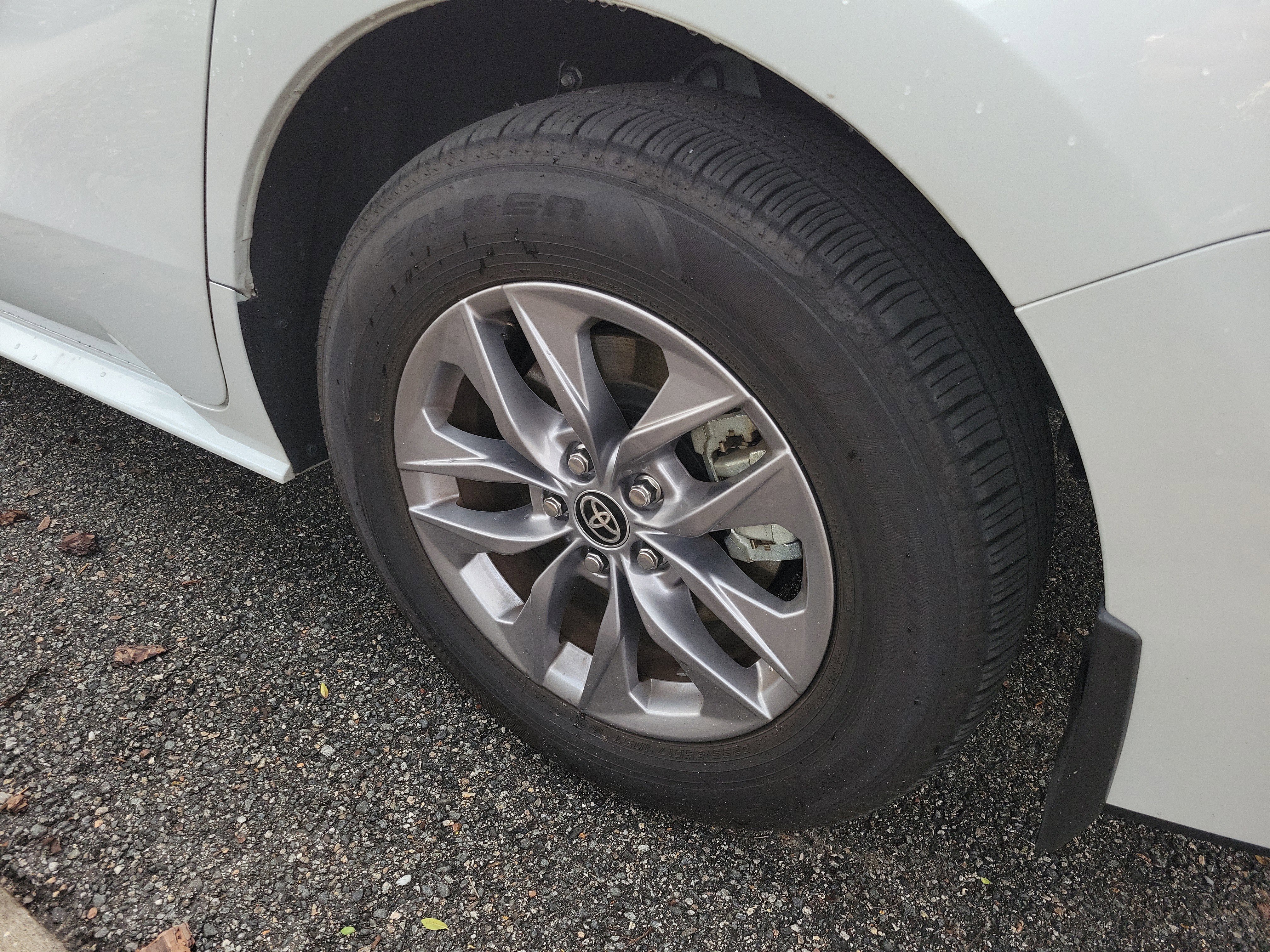 Certified 2026 Toyota Sienna XLE FWD image 21