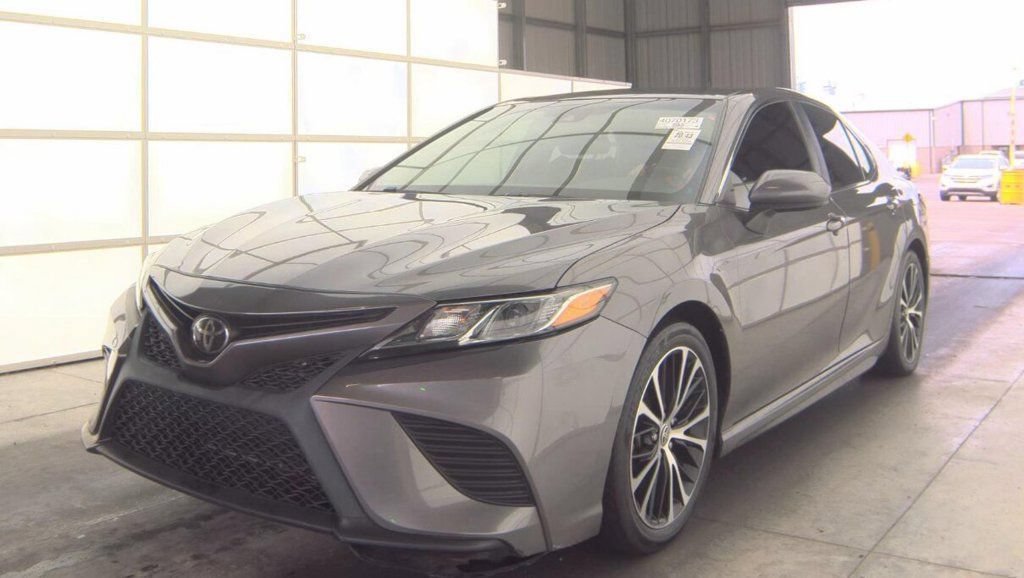 Used 2020 Toyota Camry SE w/ Blackout Package FWD image 2