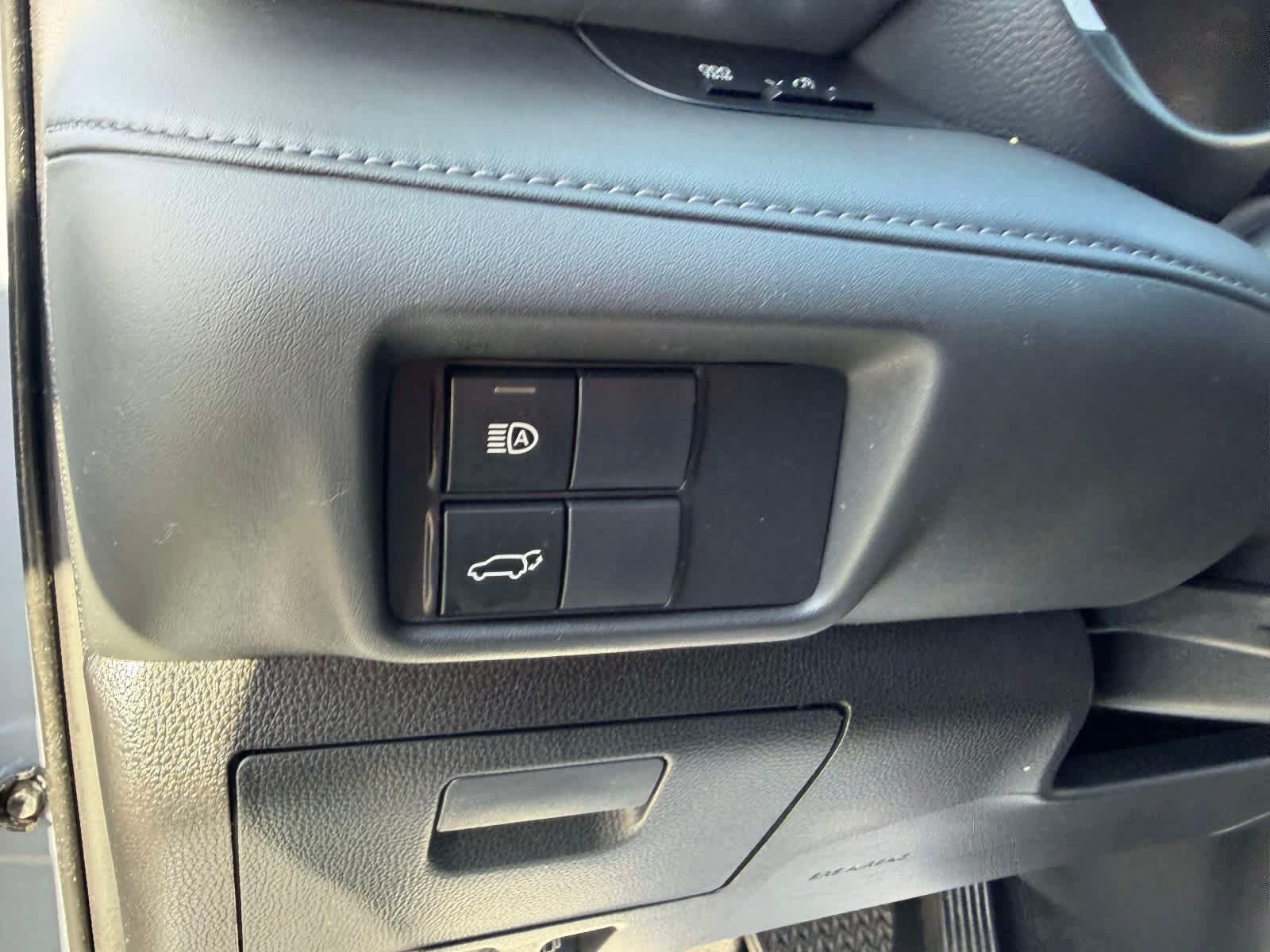Used 2020 Toyota Highlander XLE AWD/4WD image 22