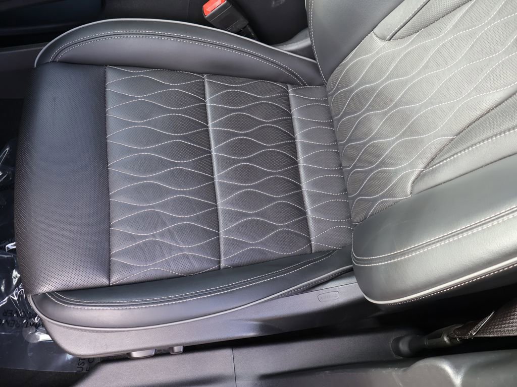 Used 2023 Buick Envision Avenir image 34