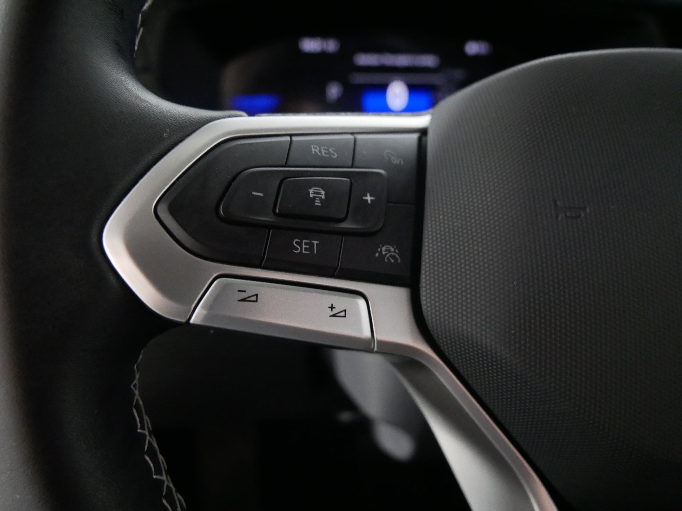 Used 2023 Volkswagen Taos SE image 27