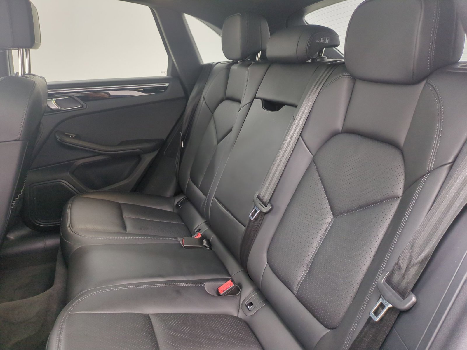 Certified 2023 Porsche Macan Turbo AWD/4WD image 22