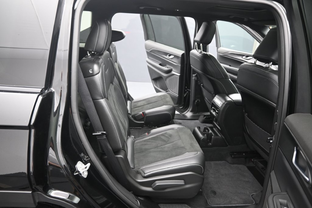 Used 2025 Jeep Grand Cherokee L Altitude AWD/4WD image 19