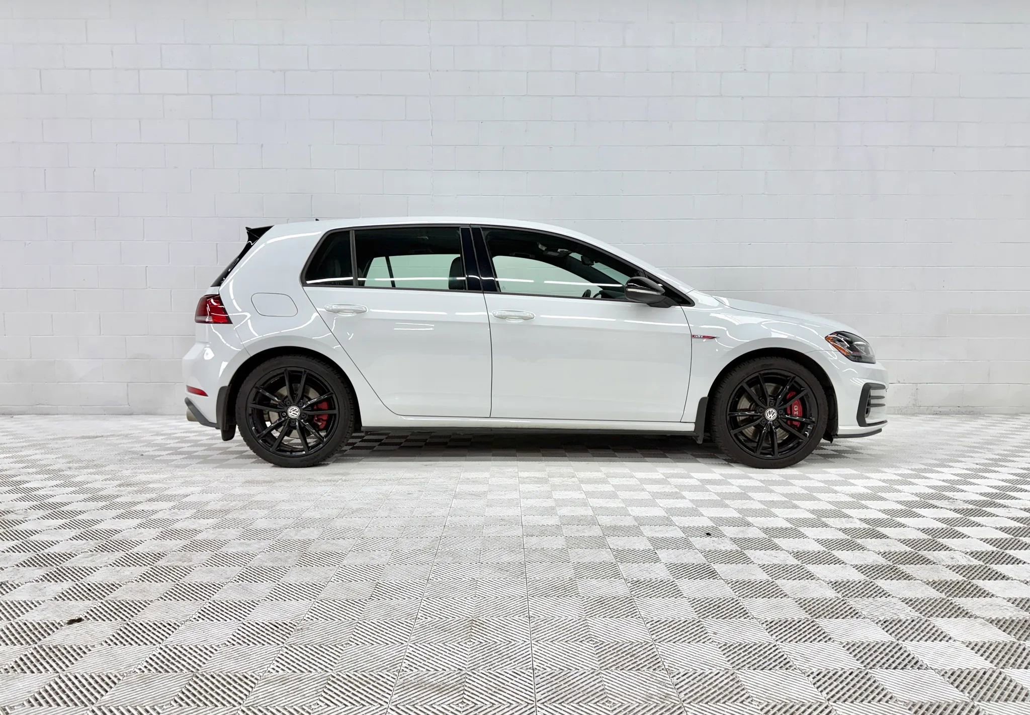 Used 2021 Volkswagen GTI SE FWD image 3