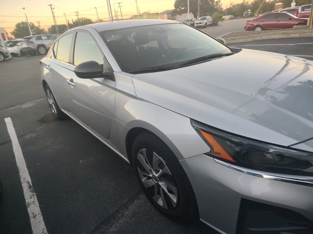 Used 2024 Nissan Altima 2.5 S FWD image 4