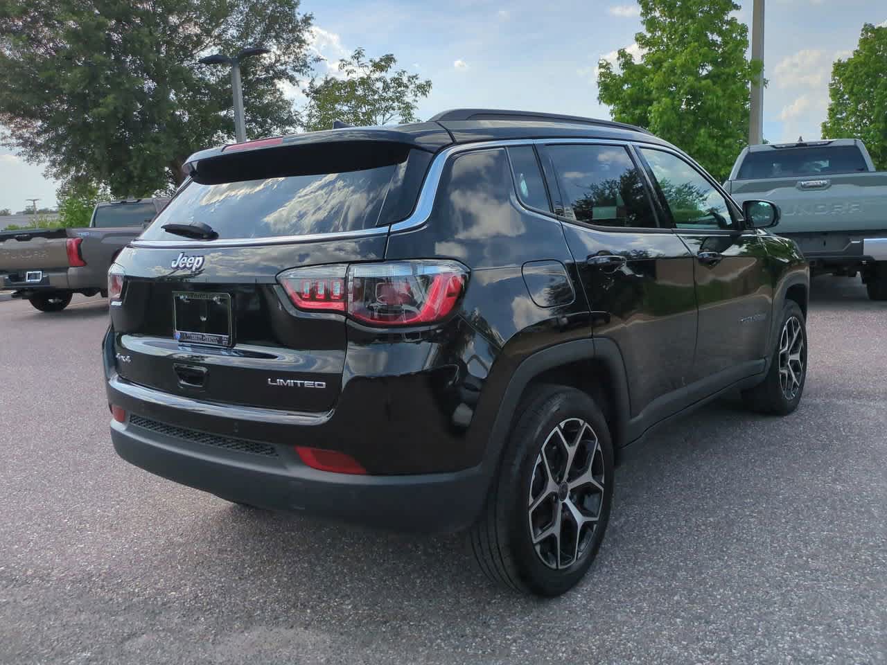 Used 2026 Jeep Compass Limited AWD/4WD image 6