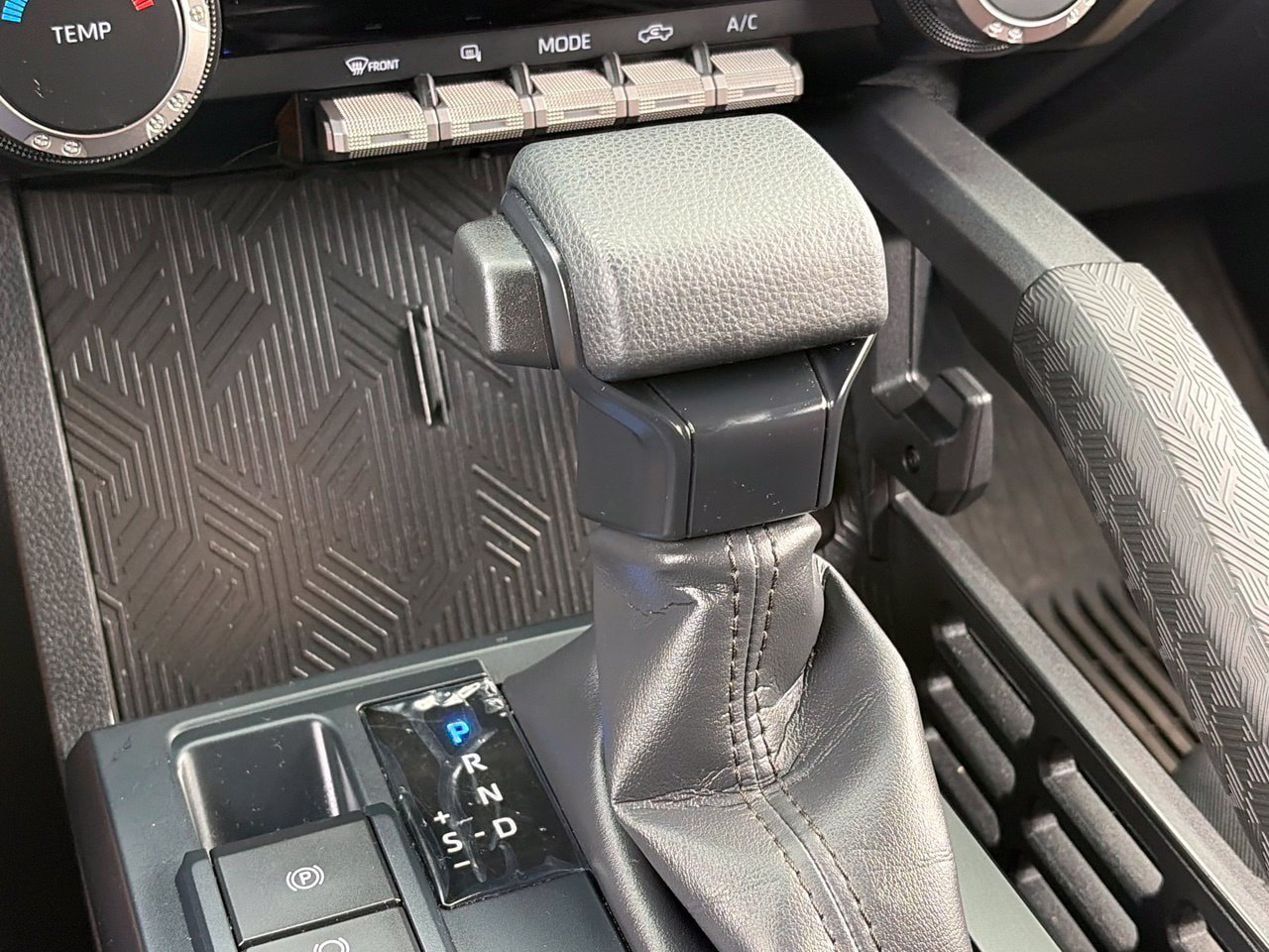 Used 2025 Toyota Tacoma SR5 AWD/4WD image 8