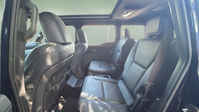 Used 2025 Lexus GX 550 w/ Accessory Package (2T) AWD/4WD image 18