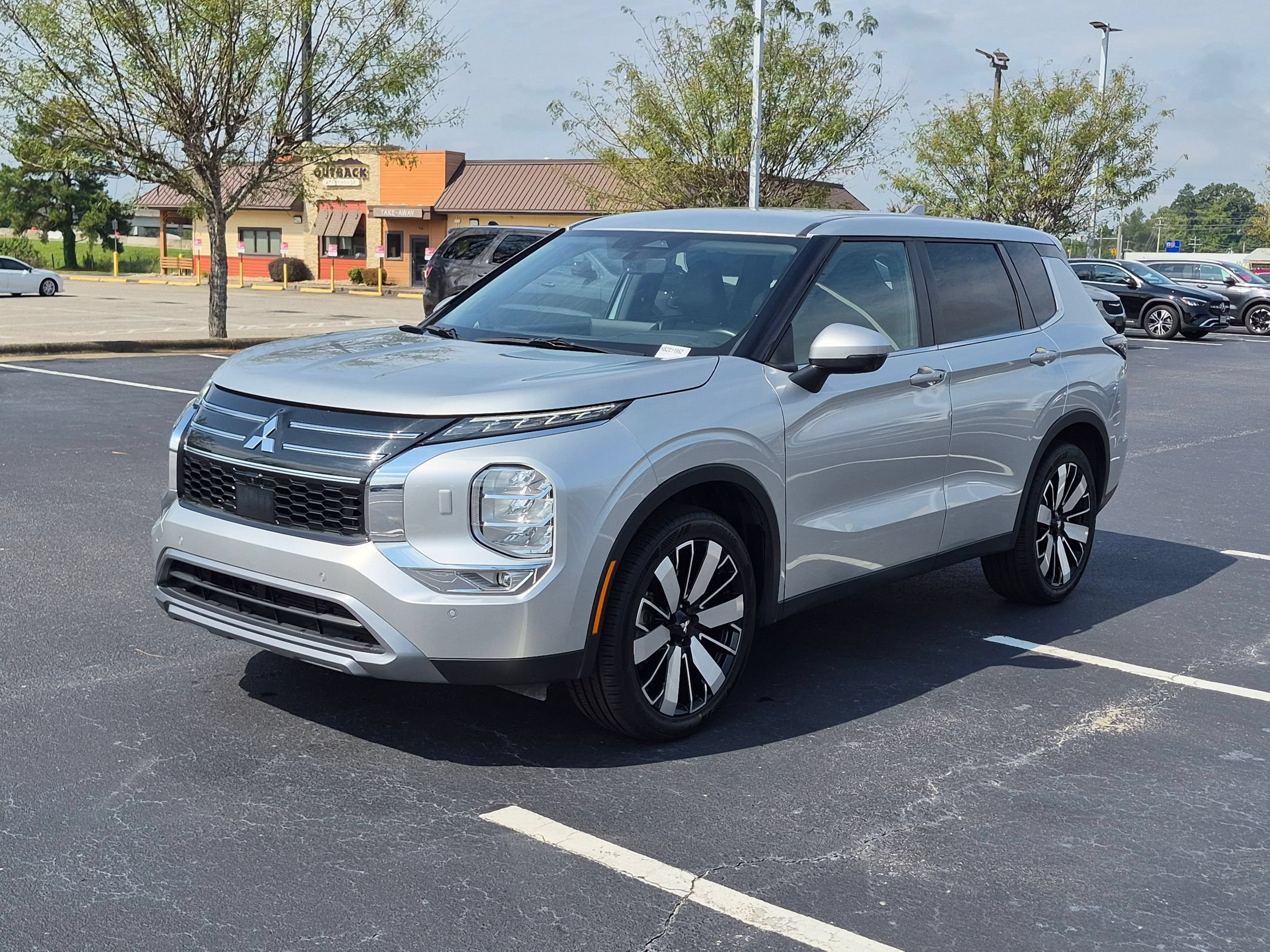 Used 2025 Mitsubishi Outlander AWD image 7