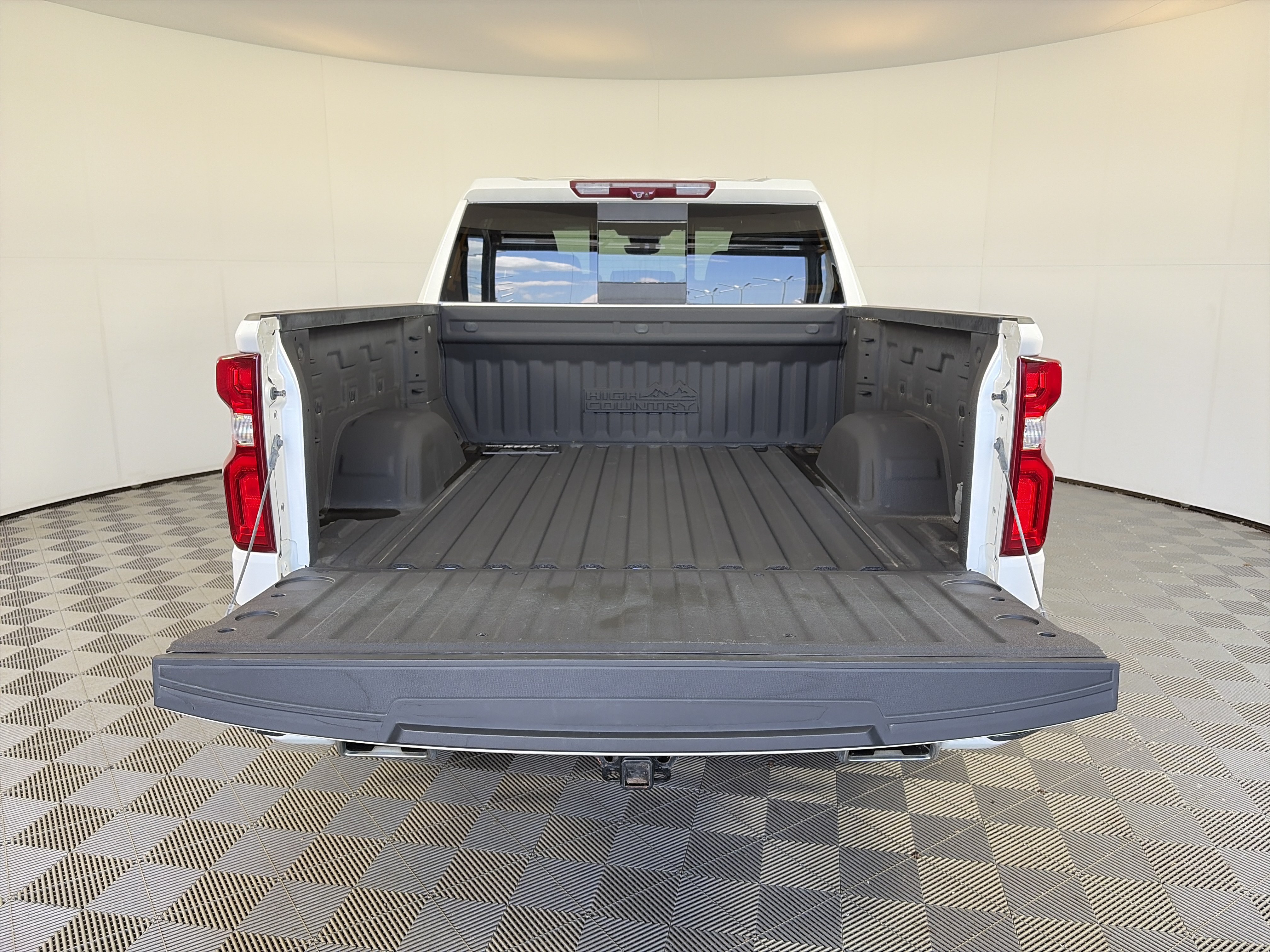 Used 2024 Chevrolet Silverado 1500 High Country w/ High Country Premium Package AWD/4WD image 14