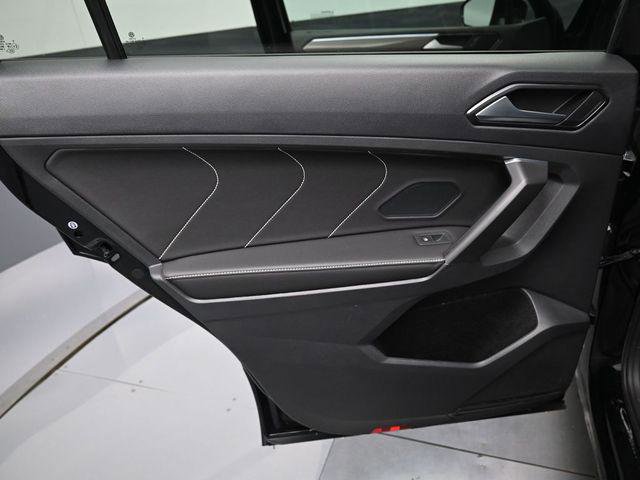 Used 2022 Volkswagen Tiguan SE R-Line image 31